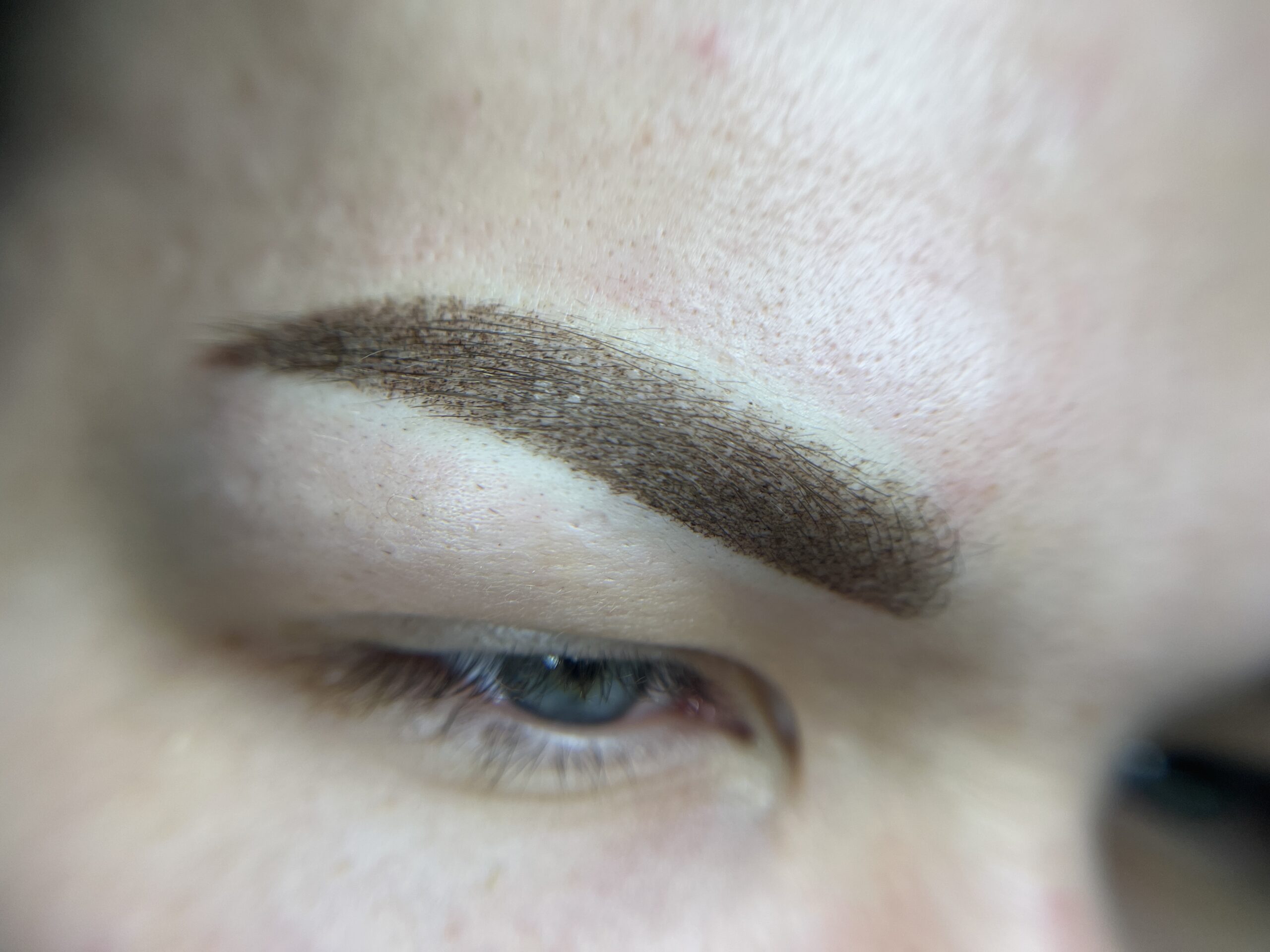 Перманентный макияж бровей