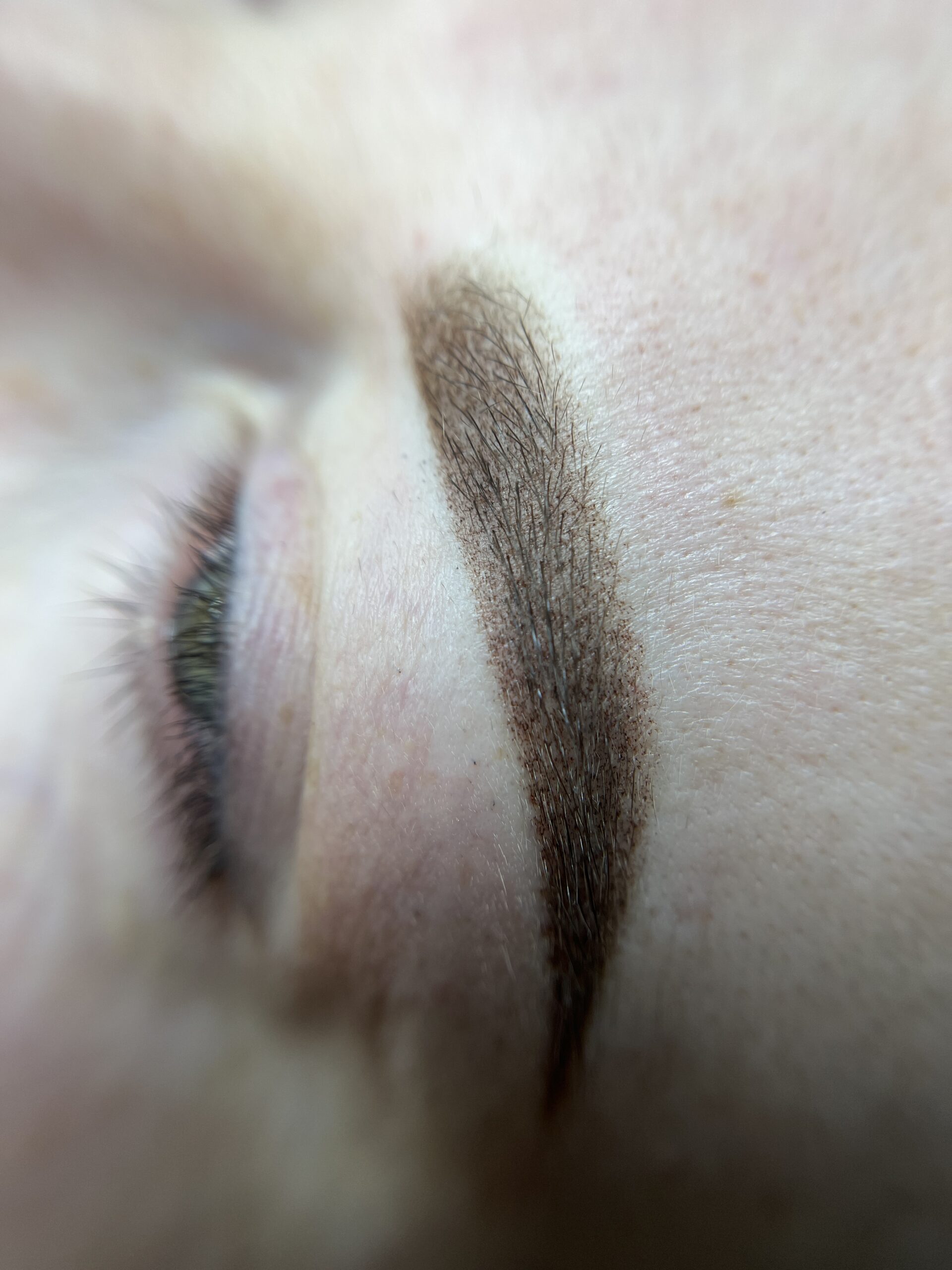 Перманентный макияж бровей