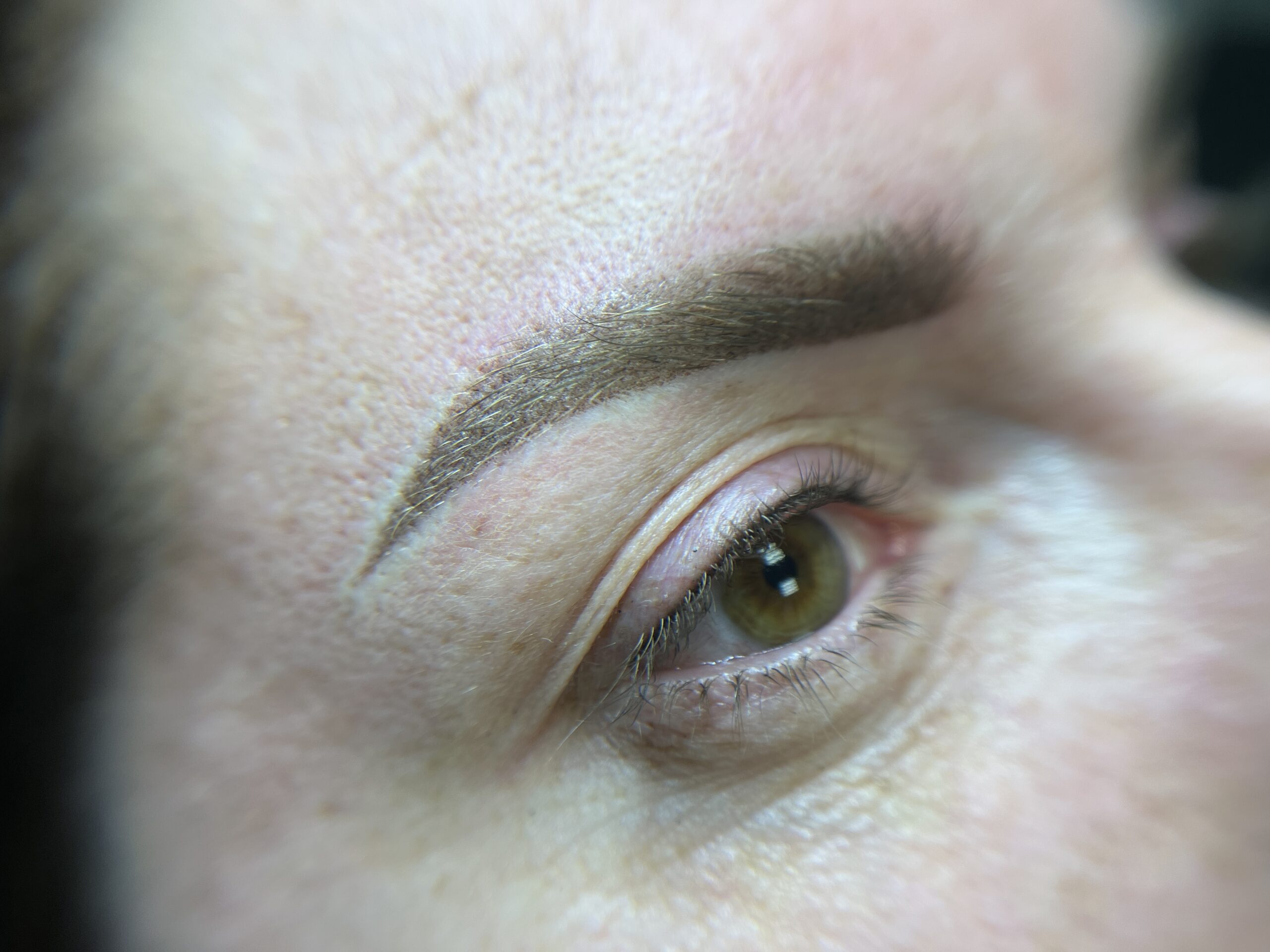 Перманентный макияж бровей