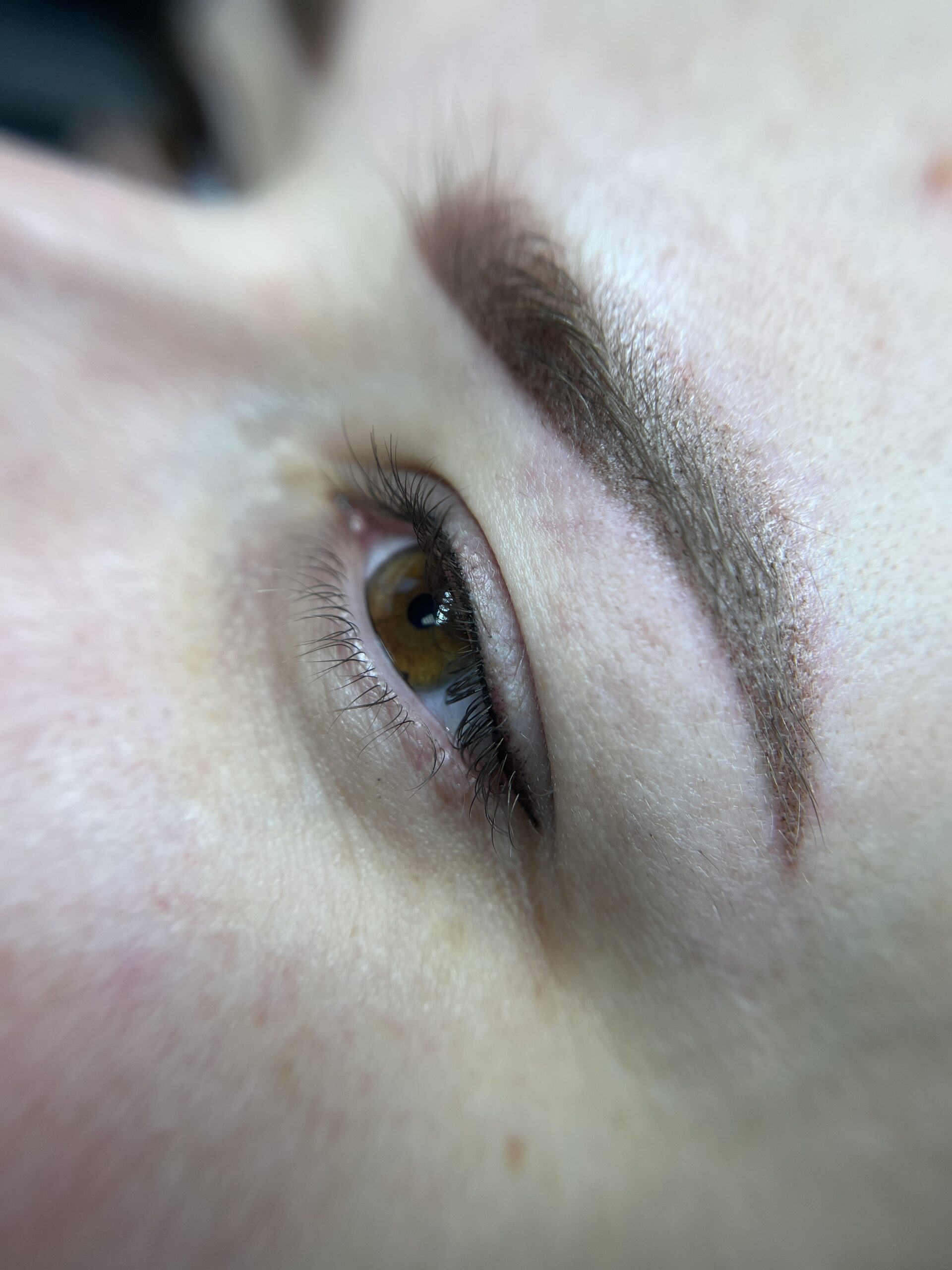 Перманентный макияж бровей