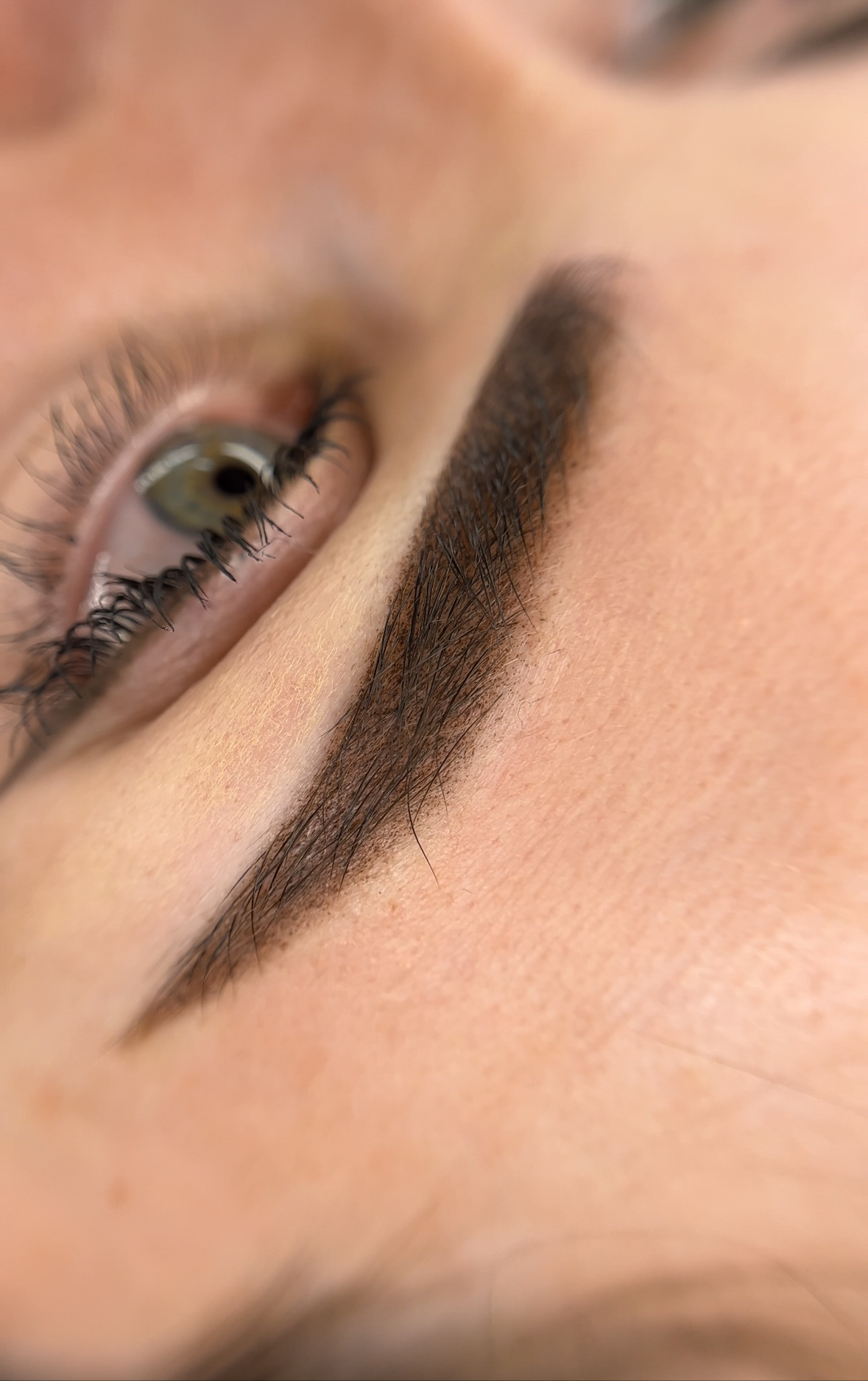 Перманентный макияж бровей